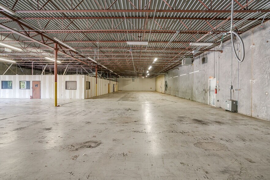 More Photos Of 5532 Midway Rd, Haltom City Showroom For Lease