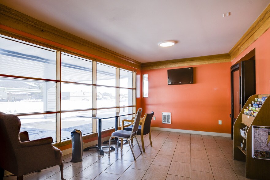 More Photos Of 533 N Marquette Rd, Prairie Du Chien Hotel For Sale