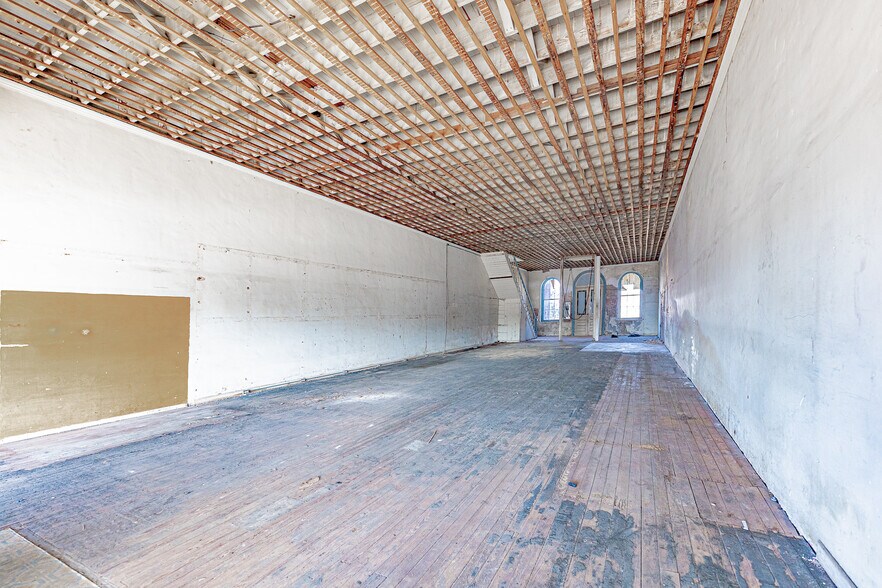 More Photos Of 111 7th St, Shiner Storefront For Sale