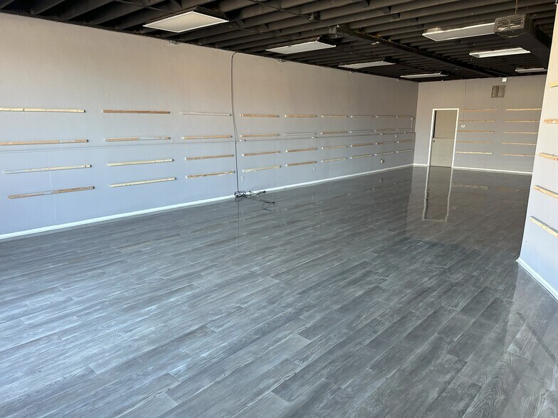 More Photos Of 2621 34th St, Lubbock Freestanding For Sale