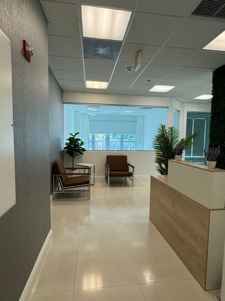 More Photos Of 175 SW 7th St, Miami Medical For Sale