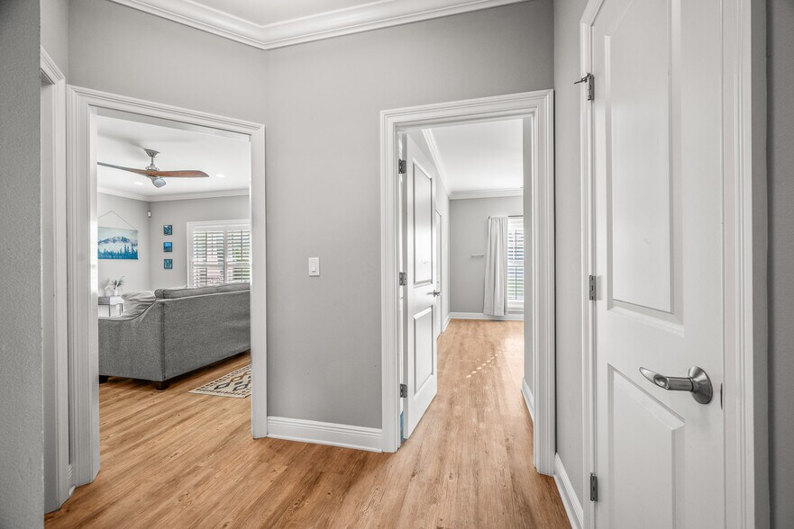 More Photos Of 10351 Chemstrand Rd, Pensacola Office For Sale