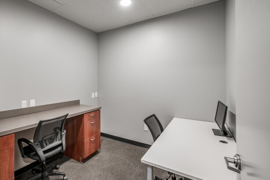 More Photos Of 21755 N I-45 Fwy, Spring Flex For Sale