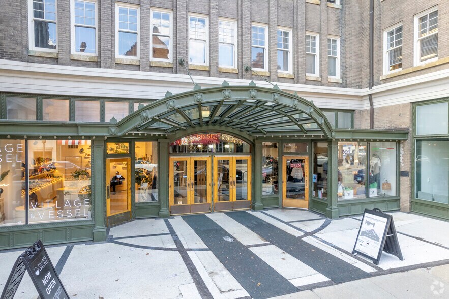 More Photos Of 137 N Oak Park Ave, Oak Park Office For Lease