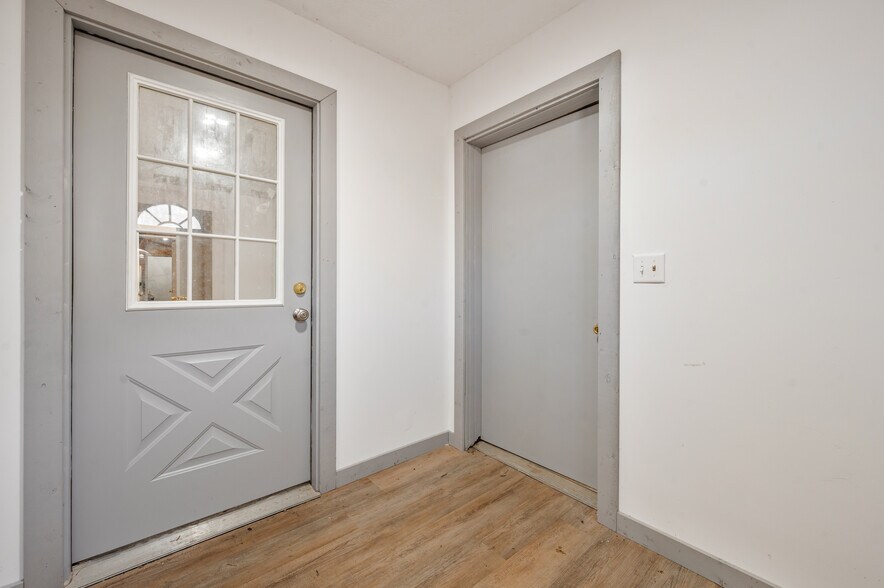 More Photos Of 18470 195th ave, Big Rapids Office For Sale