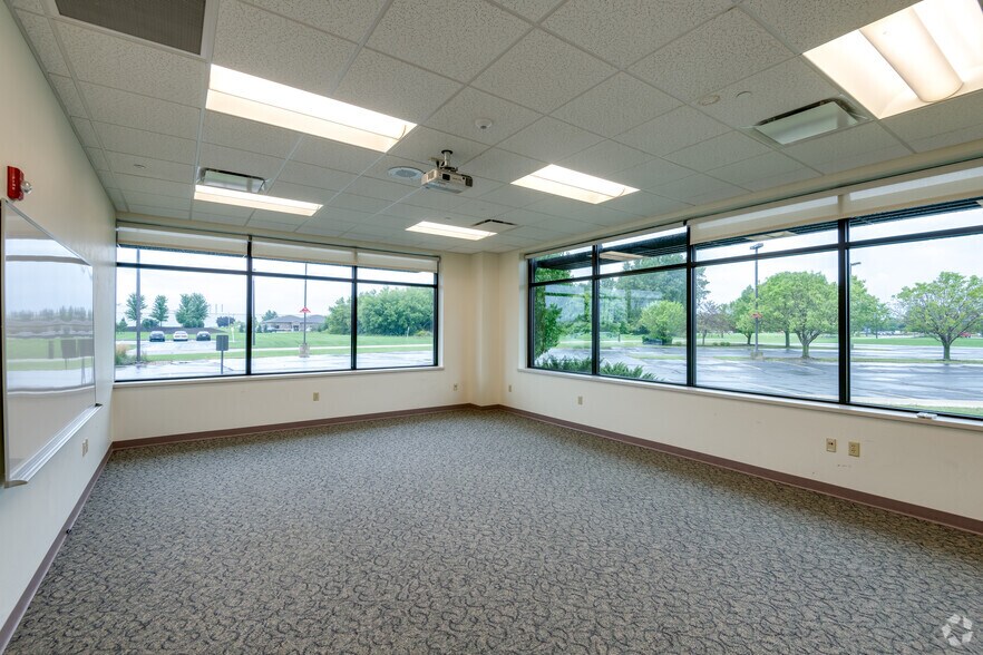More Photos Of 1451 McMahon Dr, Neenah Office For Sale