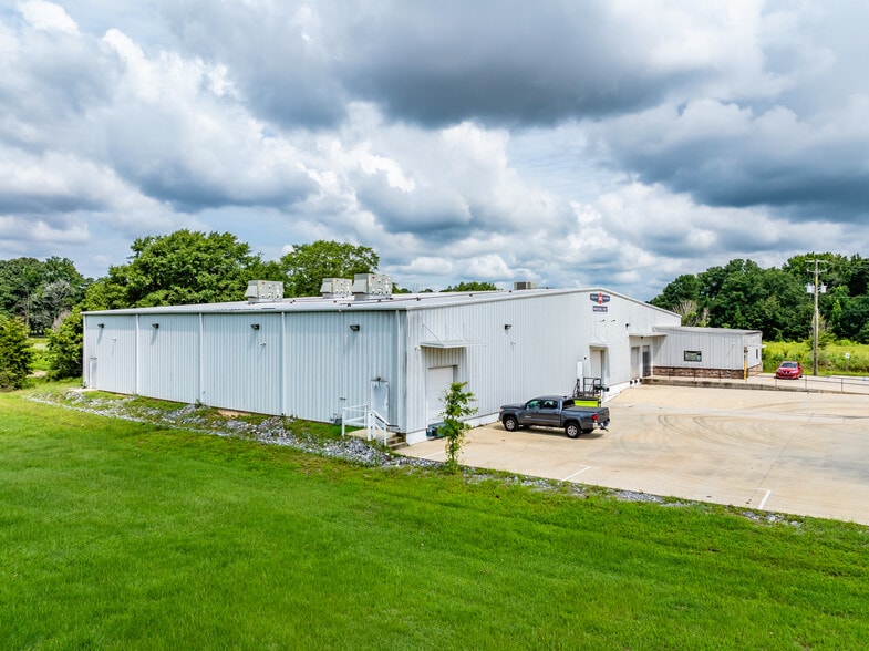 More Photos Of 1235 Lagoon Business Loop, Montgomery Distribution For Sale