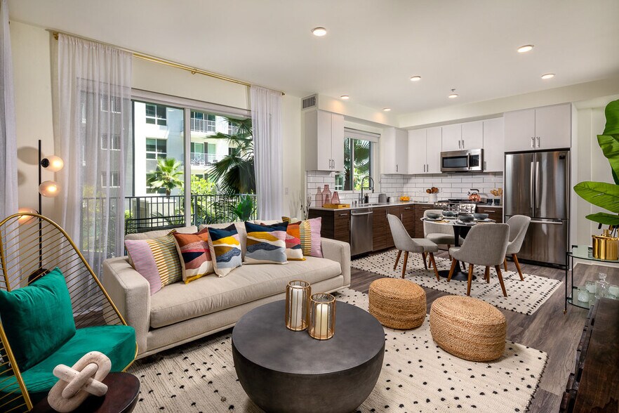 More Photos Of 1331 N Cahuenga Blvd, Los Angeles Apartments For Lease