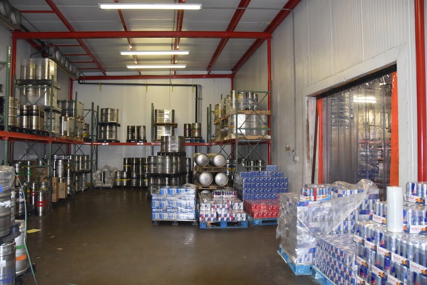 More Photos Of 100 N Church St, Palestine Distribution For Lease