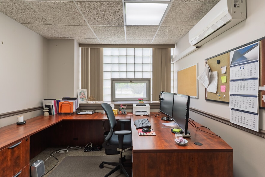 More Photos Of 537 Crystal Ave, Vineland Office For Sale