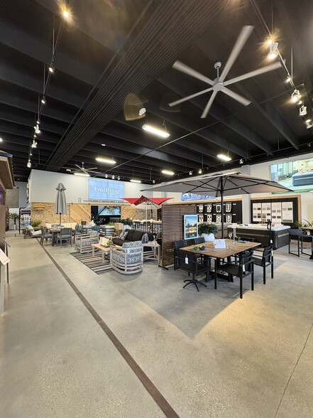 More Photos Of 19355 W Bluemound Rd, Brookfield Freestanding For Sale