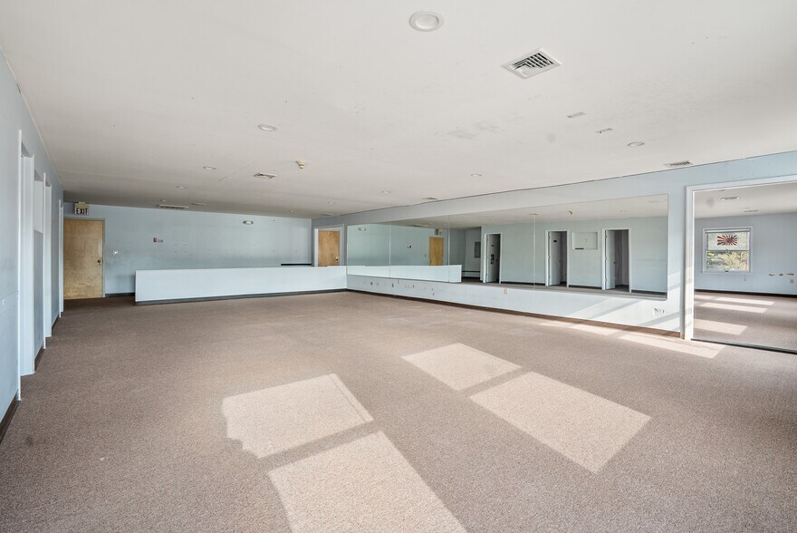 More Photos Of 234 Main St, Lincoln Park Storefront Retail Office For Lease