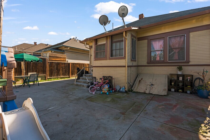More Photos Of 899 W San Carlos St, San Jose General Retail For Sale