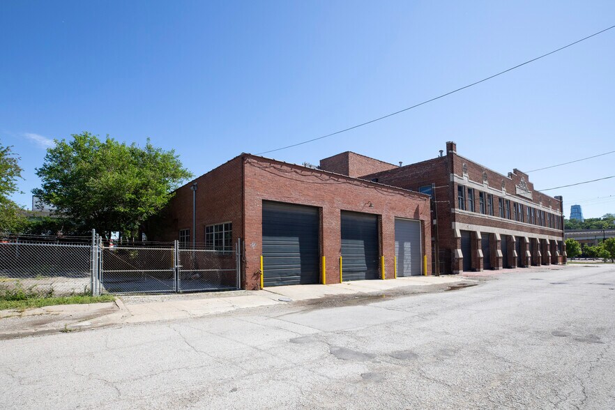 More Photos Of 1512 W 14th St, Kansas City Warehouse For Lease