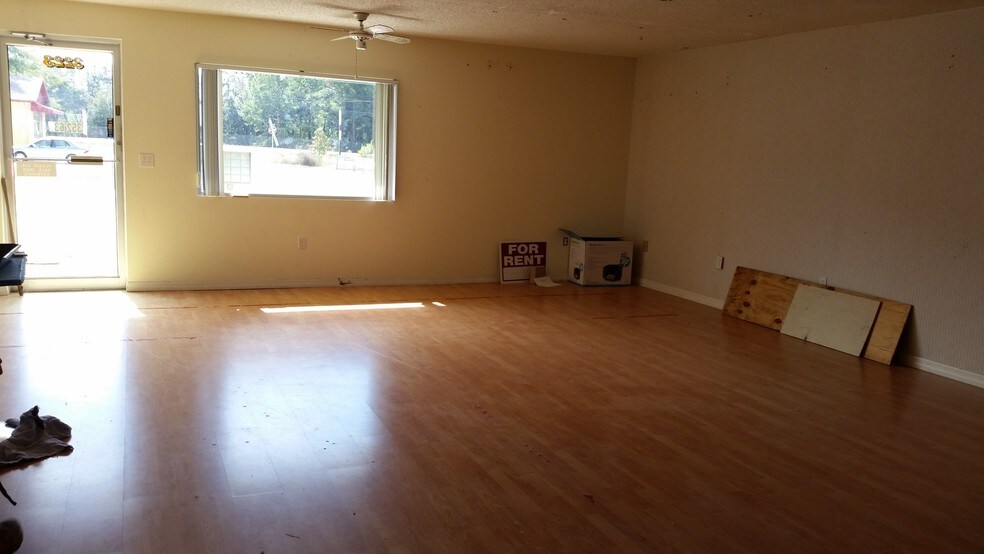 More Photos Of 3221 E Thomas St, Inverness Storefront For Sale