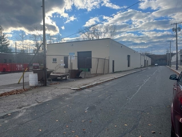 More Photos Of 12 Lehigh St, Providence Service For Lease