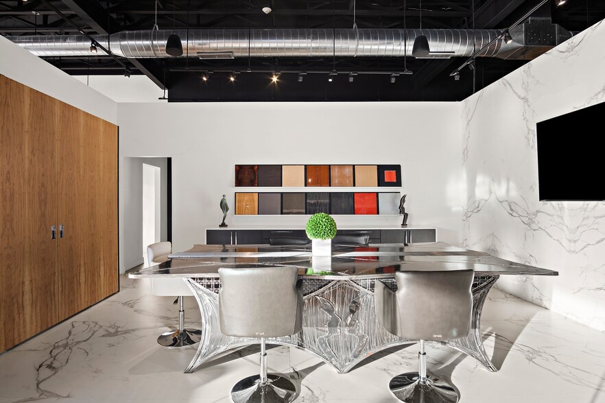 More Photos Of 47 Newbury St, Peabody Freestanding For Lease