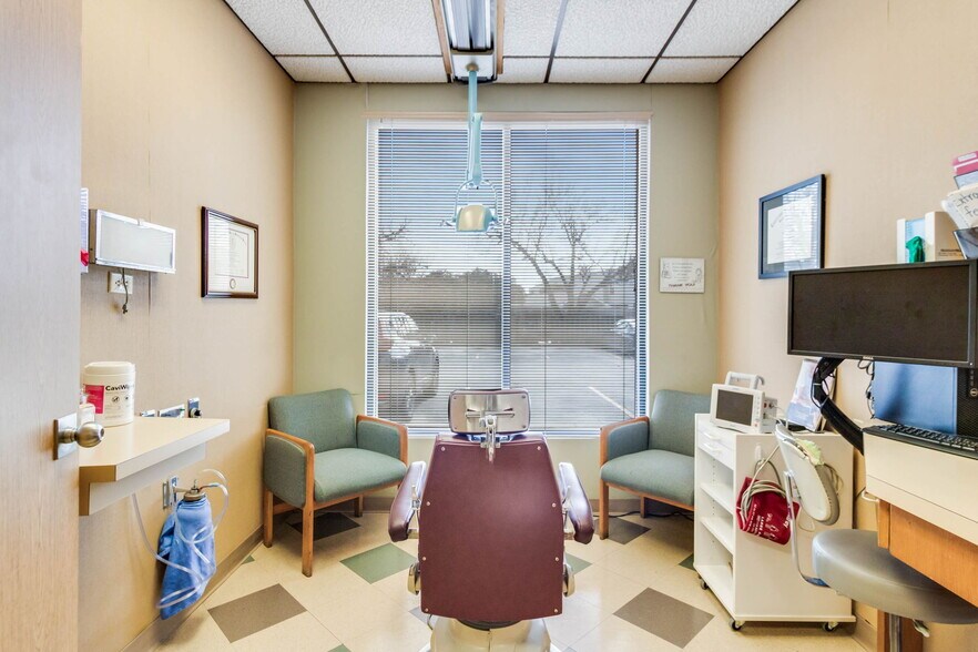 More Photos Of 3839 W Congress St, Lafayette Medical For Sale
