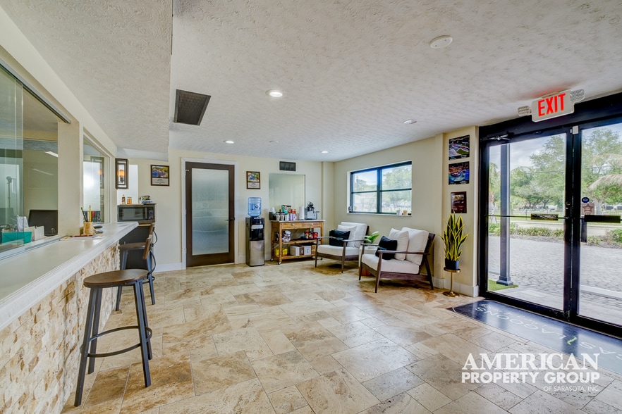 More Photos Of 520 Colonia Ln E, Nokomis Showroom For Sale