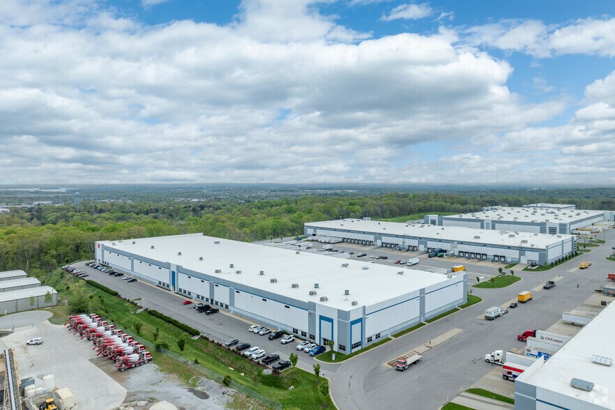 More Photos Of 250 Mason Rd, La Vergne Distribution For Lease