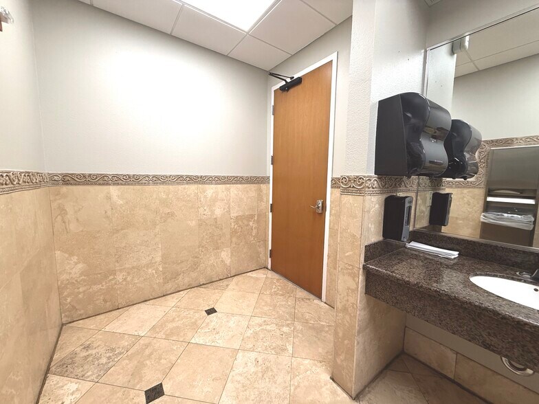 More Photos Of 1743 Park Center Dr, Orlando Medical For Lease