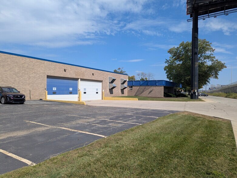Primary Photo Of 11550 King St, Franklin Park Distribution For Lease