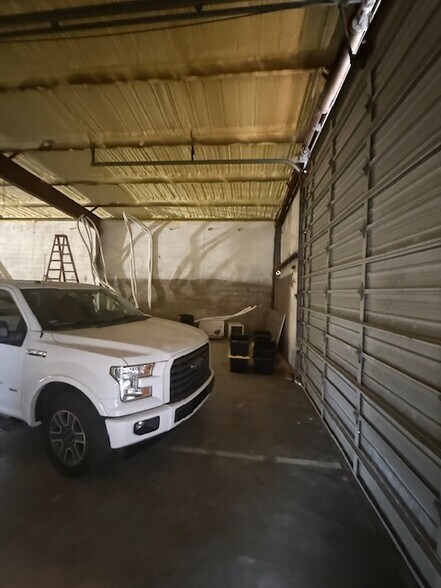 More Photos Of 5819 S Owasso Ave, Tulsa Warehouse For Lease