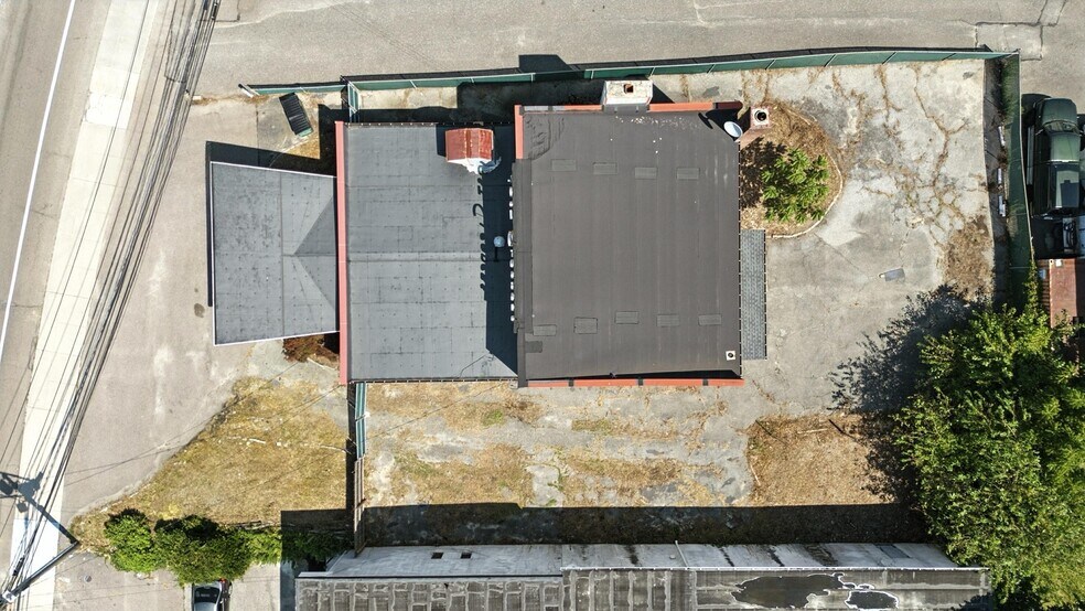 More Photos Of 230 N Main St, Sayville Storefront For Sale
