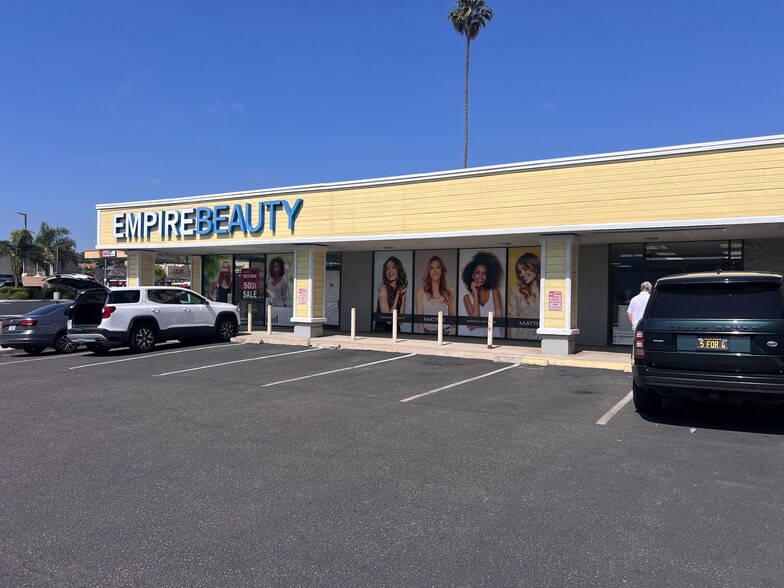 More Photos Of 1631-1637 Garnet Ave, San Diego General Retail For Sale