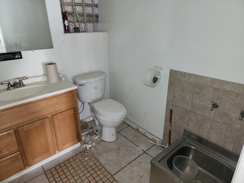 More Photos Of 3901 W Fullerton Ave, Chicago Storefront Retail Residential For Lease