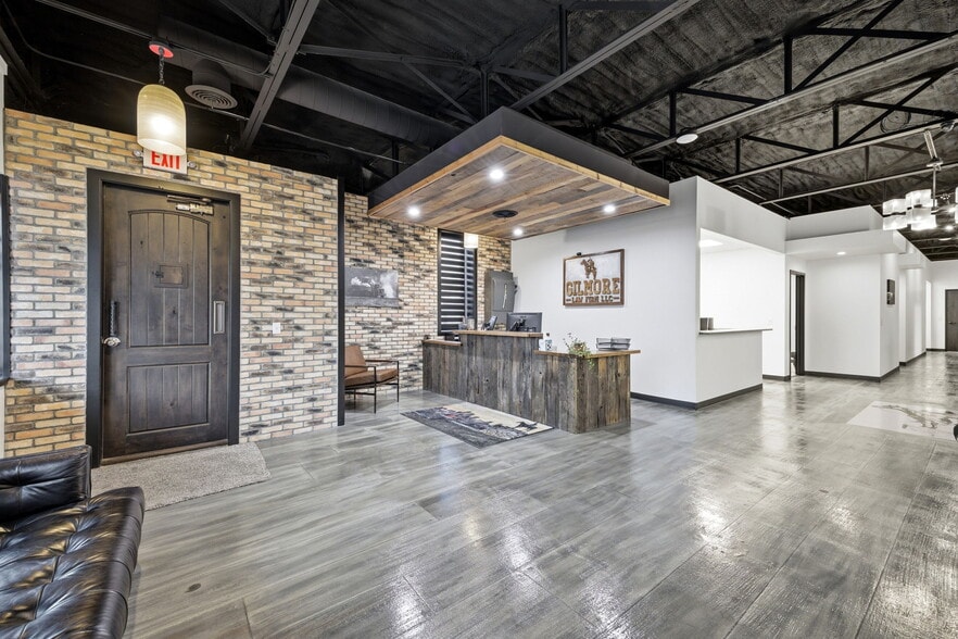 More Photos Of 326 SE Douglas St, Lees Summit Office For Sale
