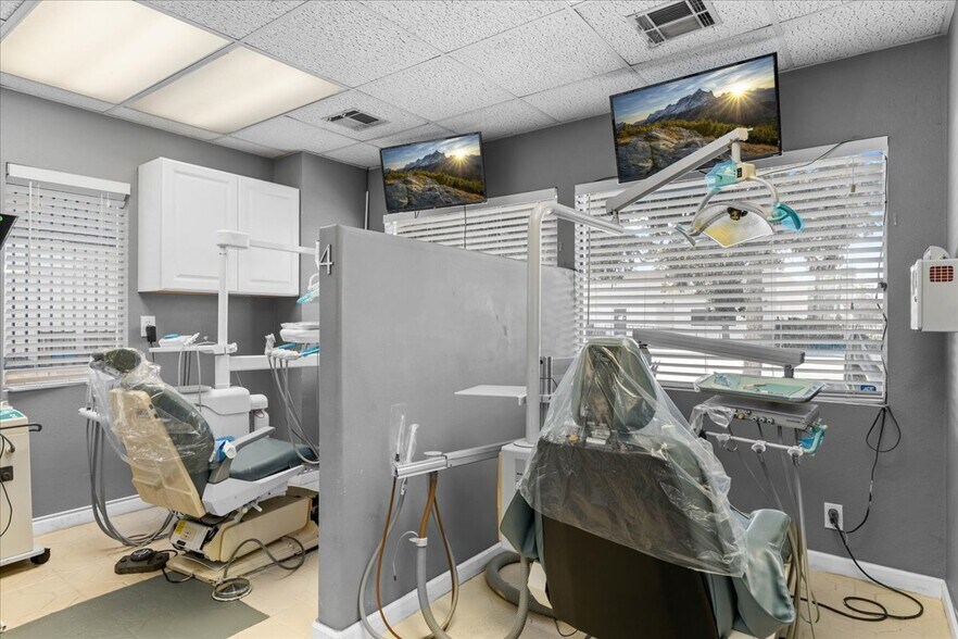 More Photos Of 1020 E Florida Ave, Hemet Freestanding For Sale