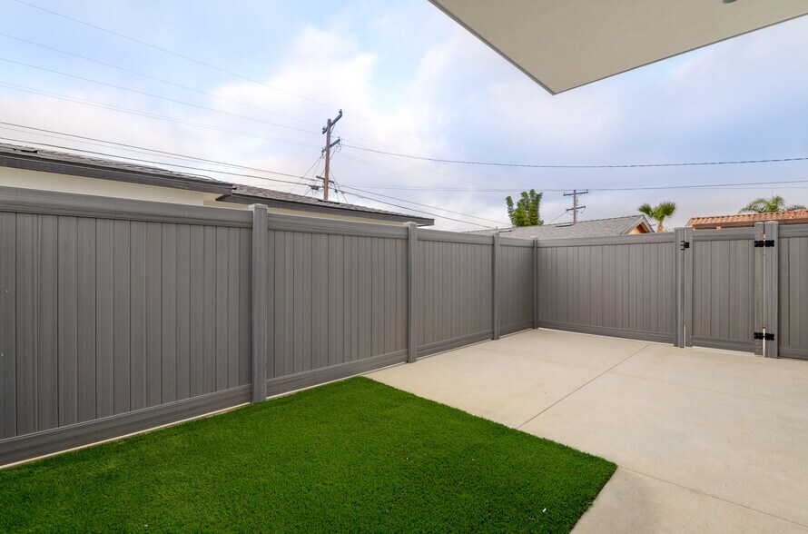 More Photos Of 5140 Los Robles Dr, Carlsbad Multifamily For Sale