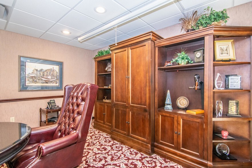 More Photos Of 13080 S Belcher Rd, Largo Office For Lease