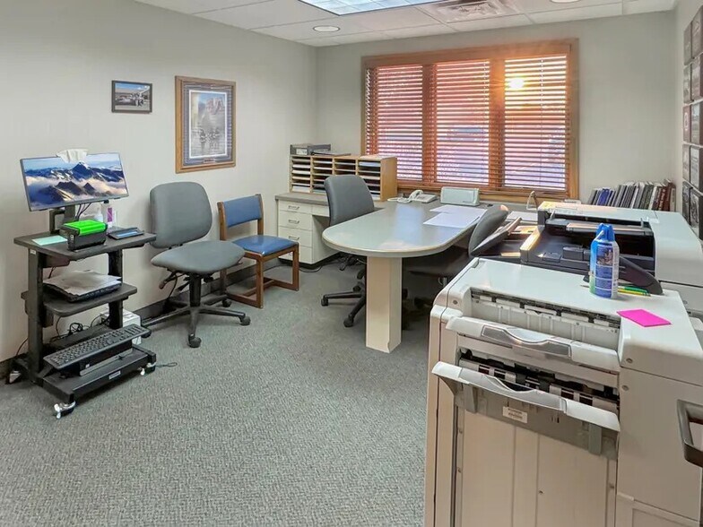 More Photos Of 601 Jewett St, Marshall Office For Sale