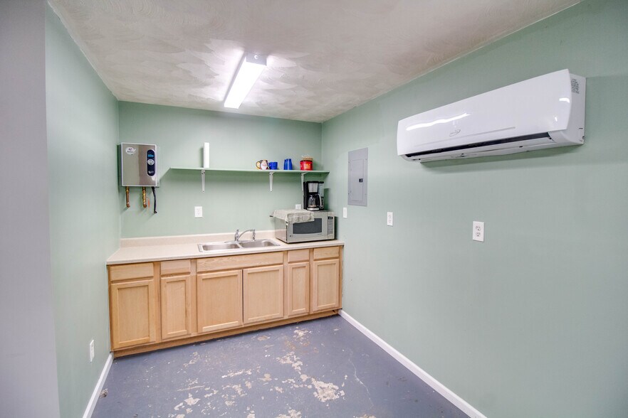 More Photos Of 98 Curtis St, Jerseyville Flex For Sale