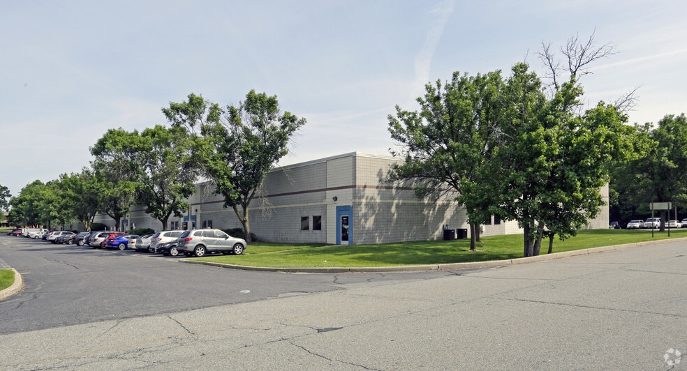 More Photos Of 95 Newfield Ave, Edison Light Distribution For Lease