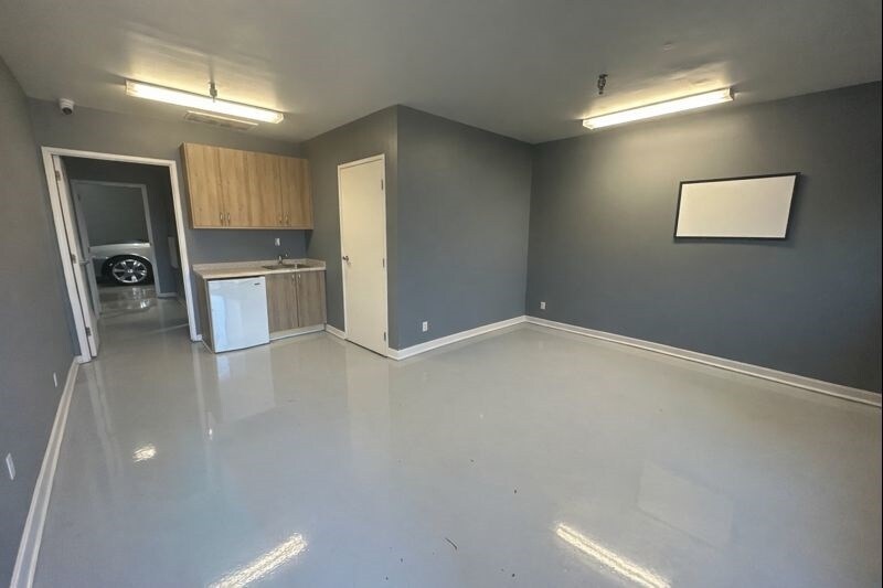 More Photos Of 1515 Railroad St, Glendale Warehouse For Lease