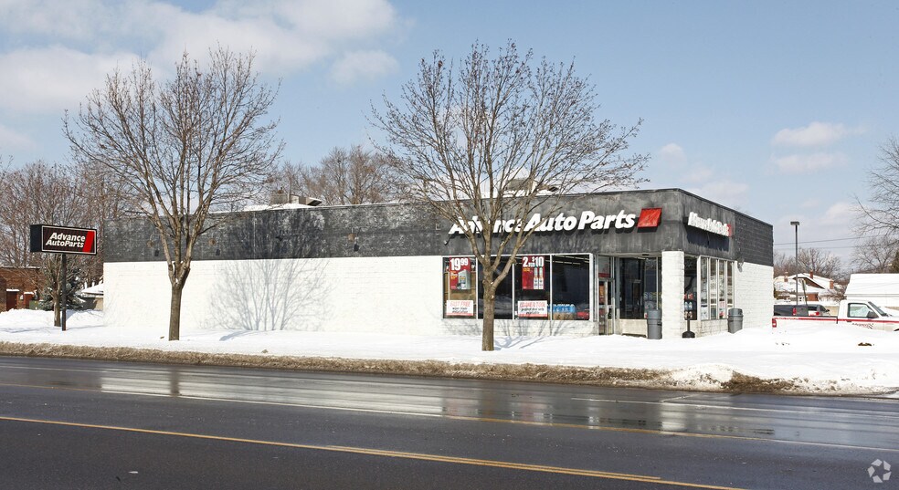 Primary Photo Of 19040 Ecorse Rd, Allen Park General Retail For Sale