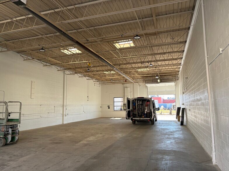 More Photos Of 33733-33753 Groesbeck Hwy, Fraser Manufacturing For Lease