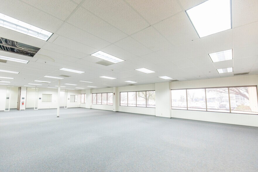 More Photos Of 201 N Sunrise Ave, Roseville Research And Development For Sale