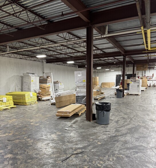 More Photos Of 8300 Tonnelle Ave, North Bergen Showroom For Sale