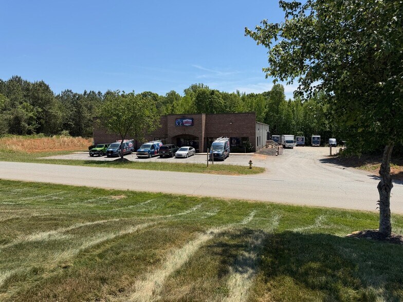 More Photos Of 794 American Way, Lexington Warehouse For Lease