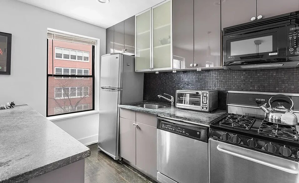 More Photos Of 250 E 32nd St, New York Office Residential For Sale