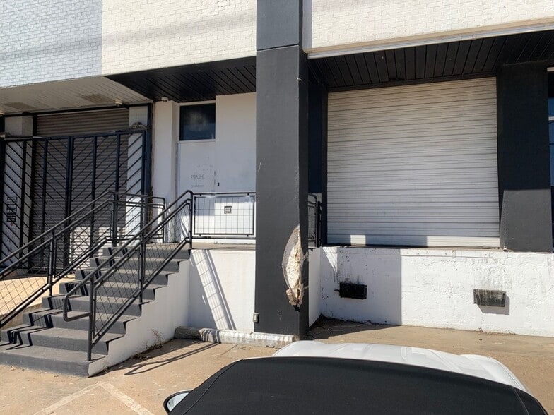 More Photos Of 163 Oak Lawn Ave, Dallas Showroom For Lease