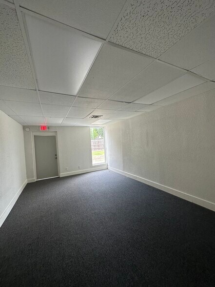 More Photos Of 1013 E Dallas St, Mansfield Office For Lease