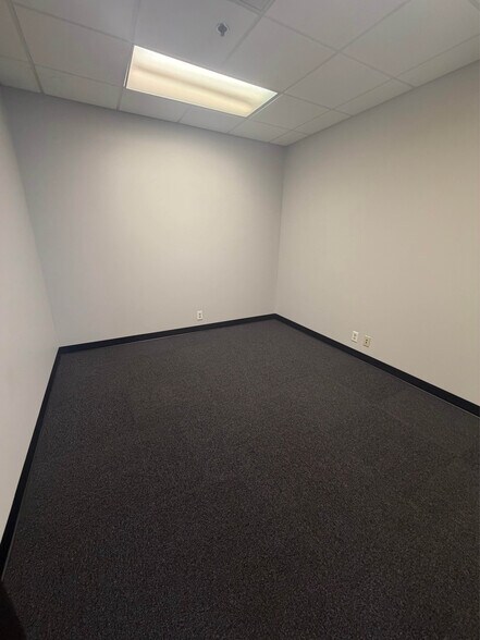 More Photos Of 12304 Cary Cir, La Vista Warehouse For Lease