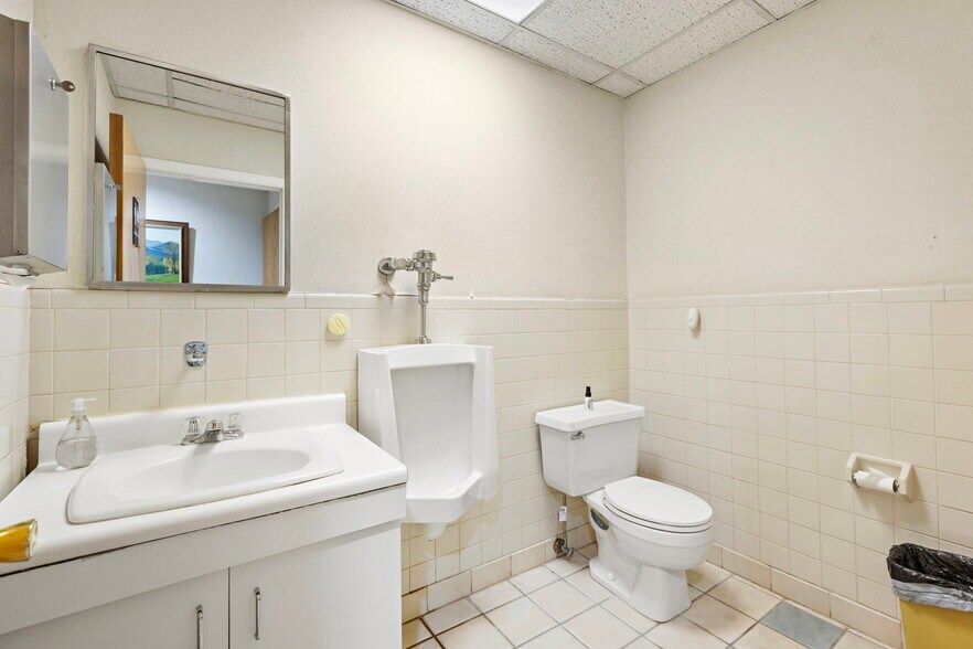 More Photos Of 854 8th St, Secaucus Office For Sale