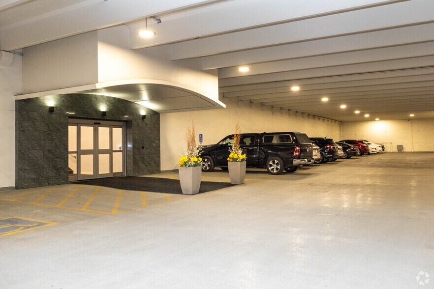 More Photos Of 3555 Farnam, Omaha Office For Lease