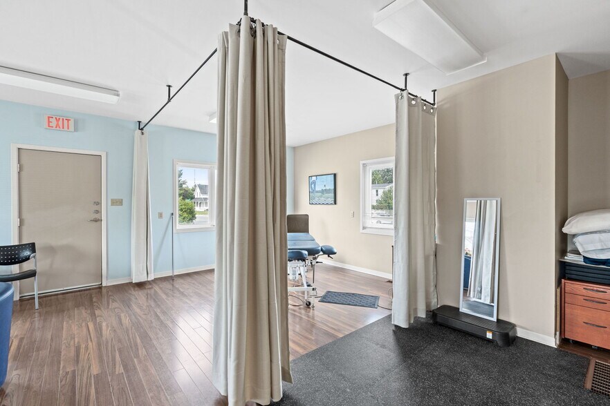 More Photos Of 457 Main St E, Winchester Medical For Sale